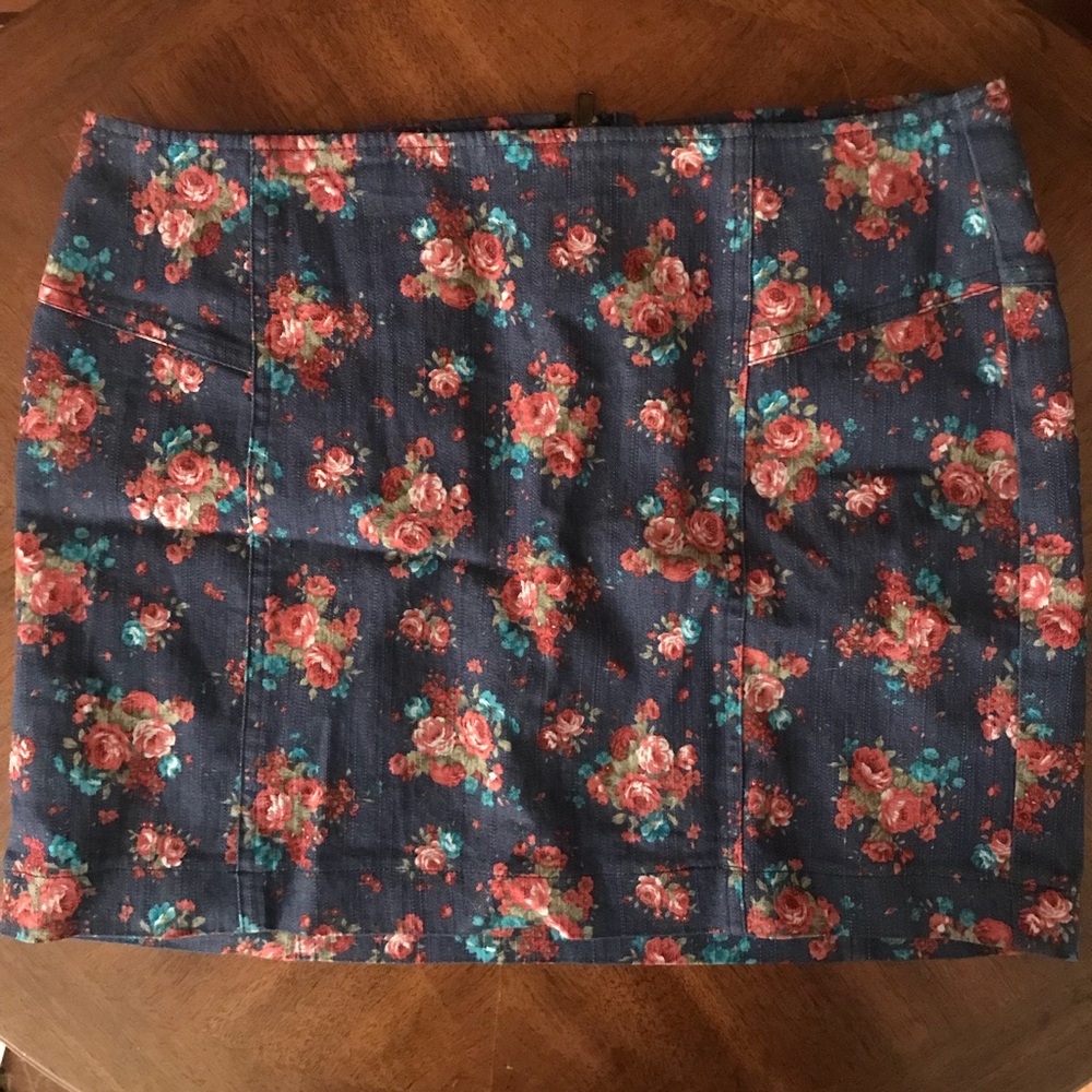 NWOT Forever21 Floral Mini Skirt